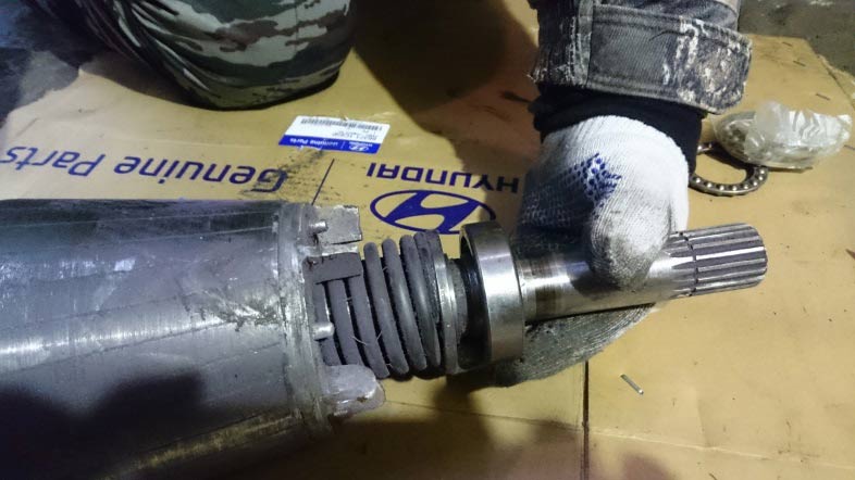 Ремонт подъемника для производства после блокировки тормозного колеса электротельфера из-за замерзания воды