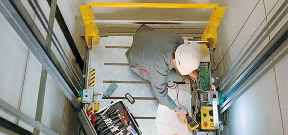 Почему заказывать проектирование и монтаж шахтного грузового подъемника нужно в одном месте?